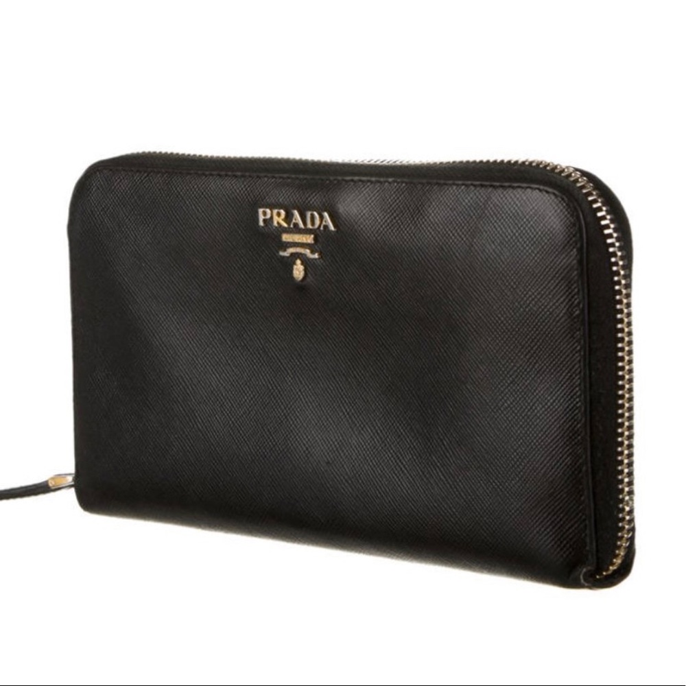 Prada saffiano wallet